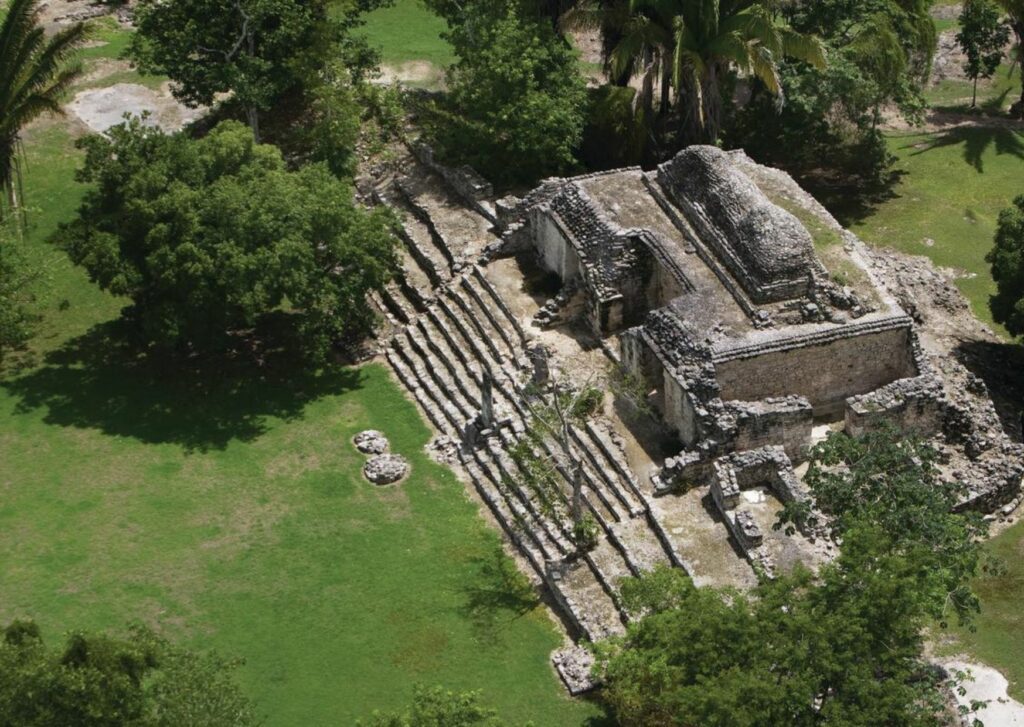 arquitectura-maya-Templo-de-las-Máscaras-en-Kohunlich-México